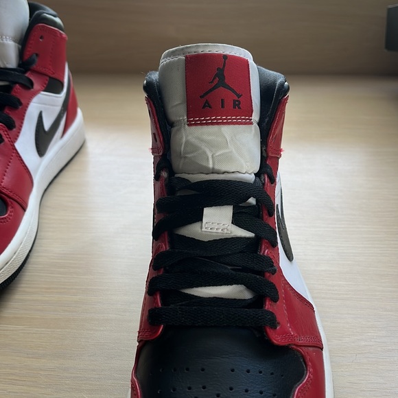 Size 8 - 2020 Jordan 1 Mid Chicago Black Toe‼️ - Picture 17 of 17